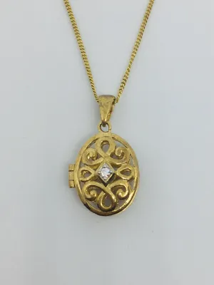 9ct Yellow Gold Oval CZ Locket GL74