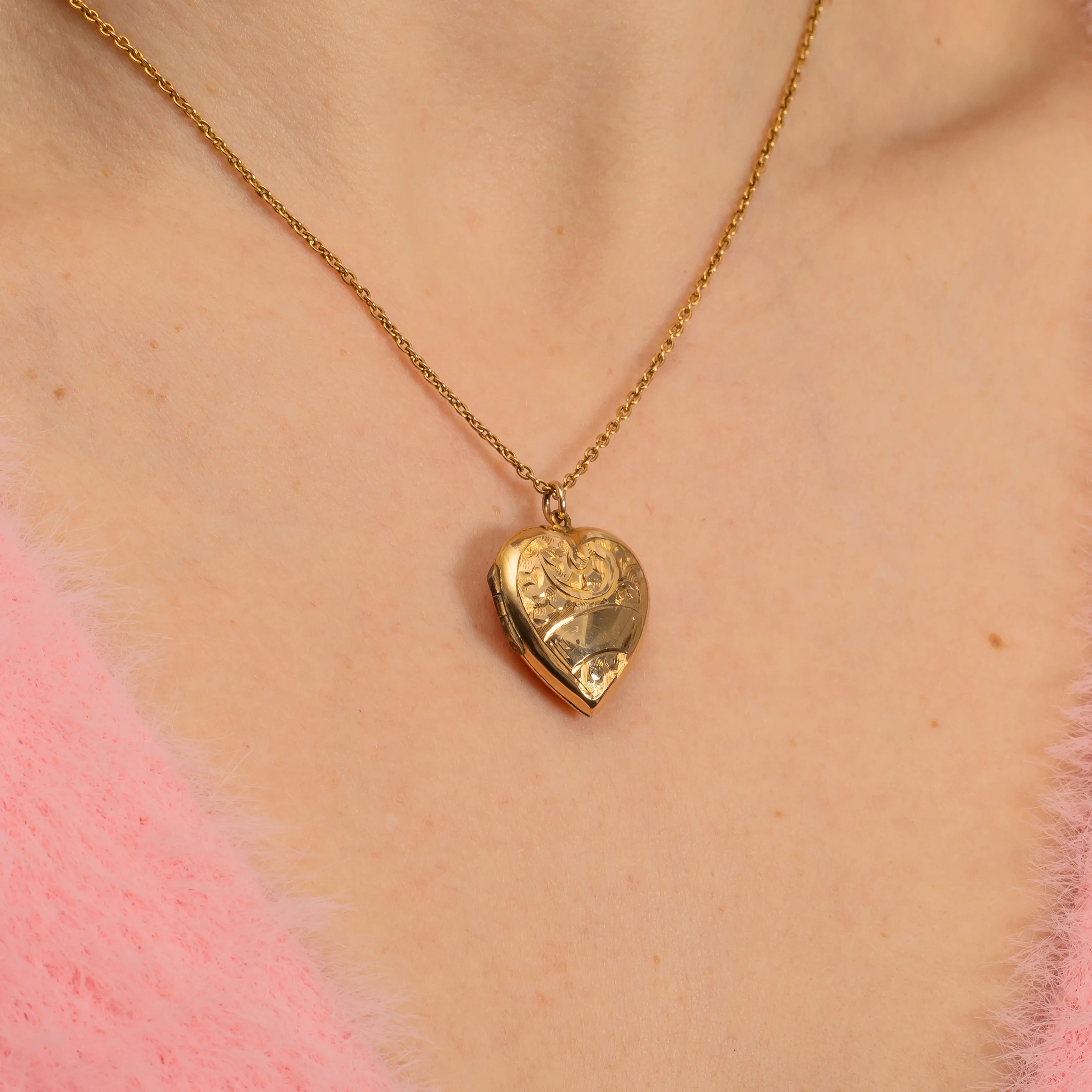 Antique 9ct Gold Engraved Puffy Heart Locket