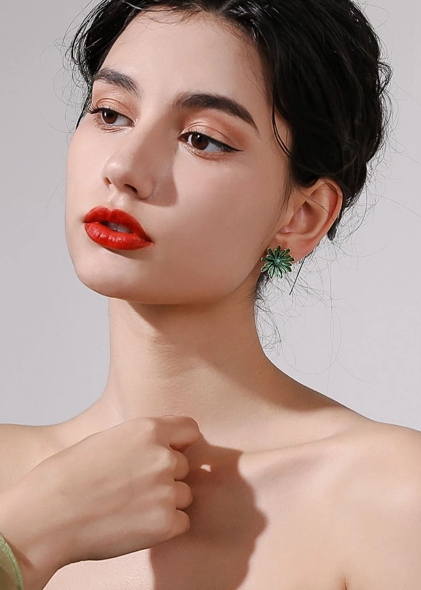 Green Daisy Floral Stud Earrings