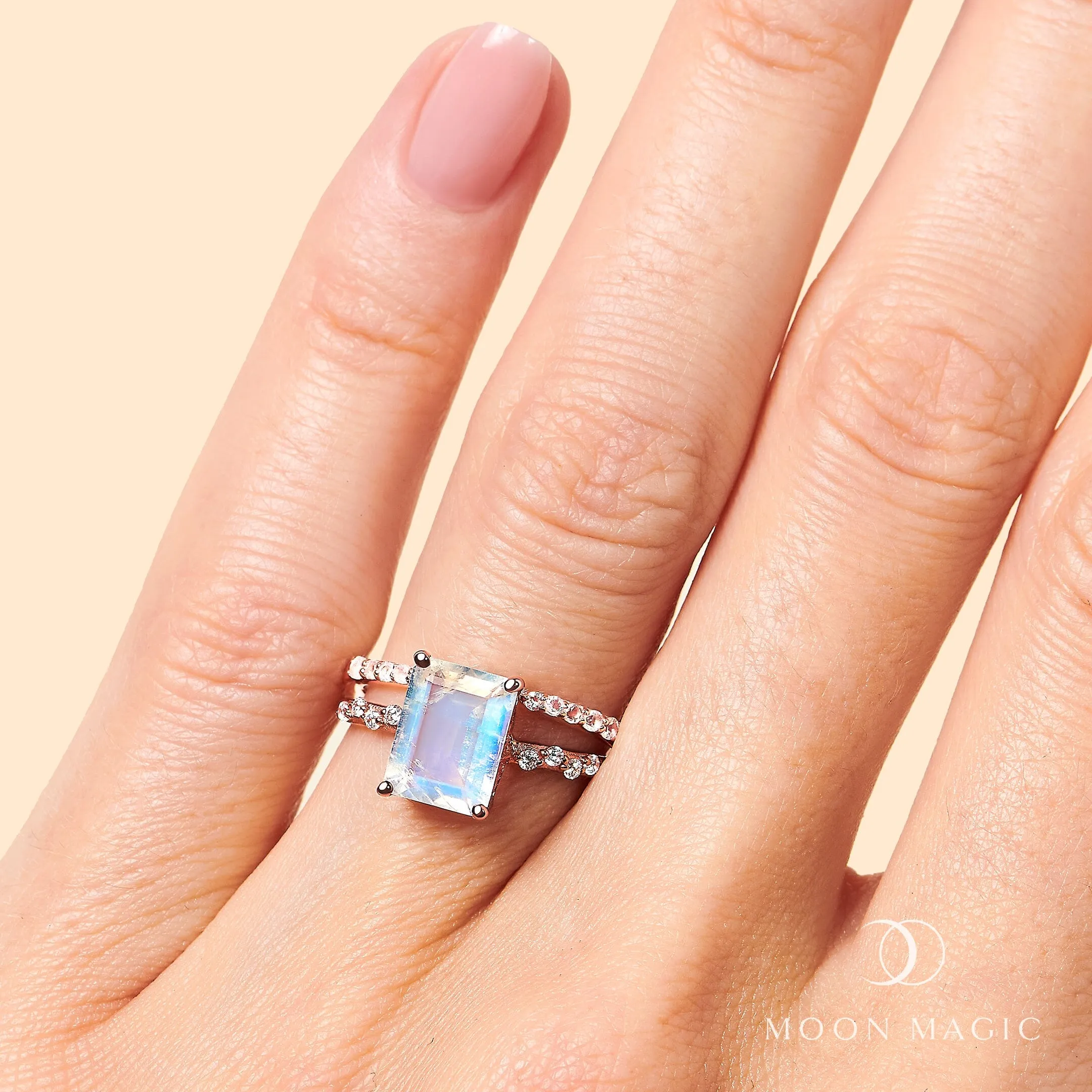 La Reina Ring & Twinkling Band