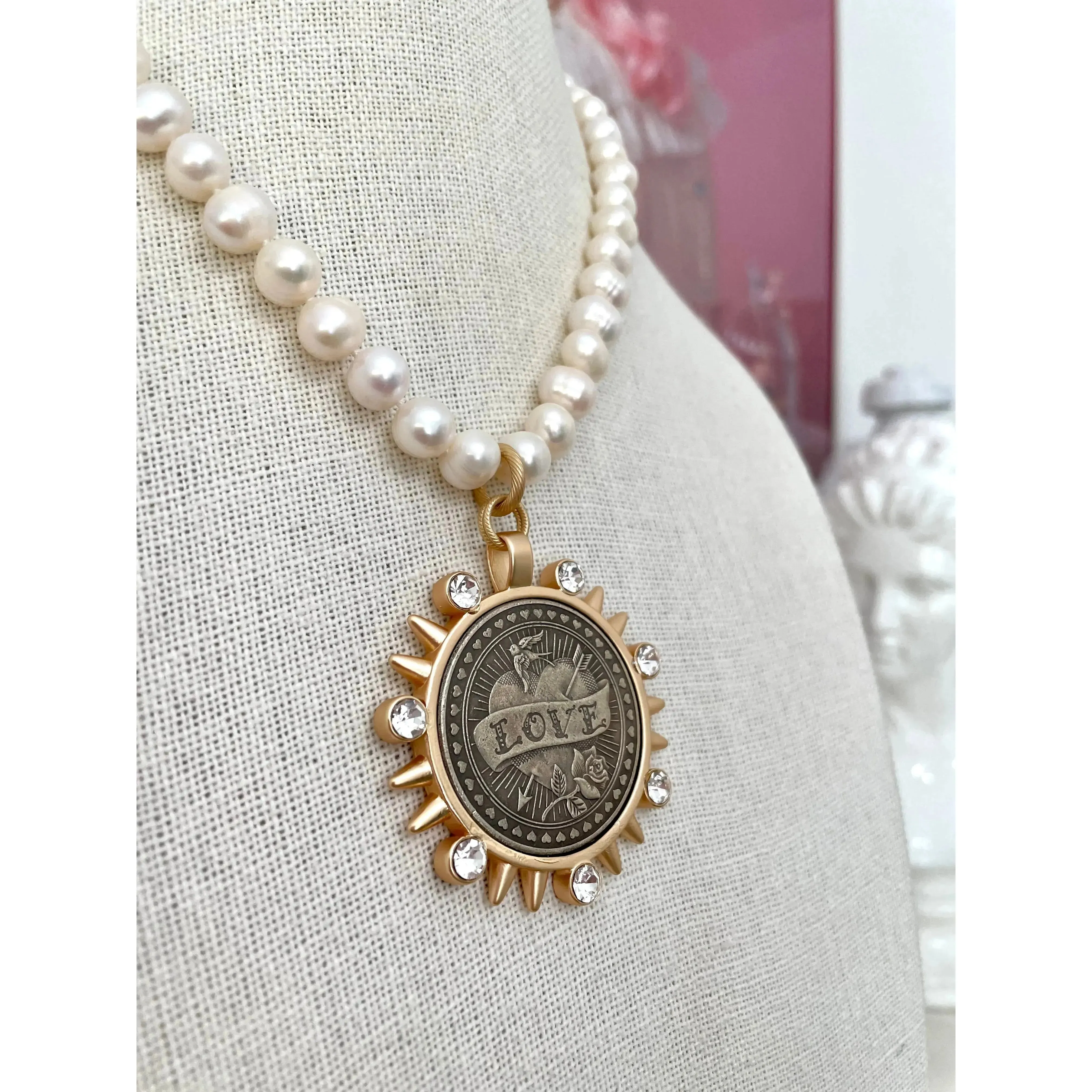 Love Peace Pearl Necklace - Gold