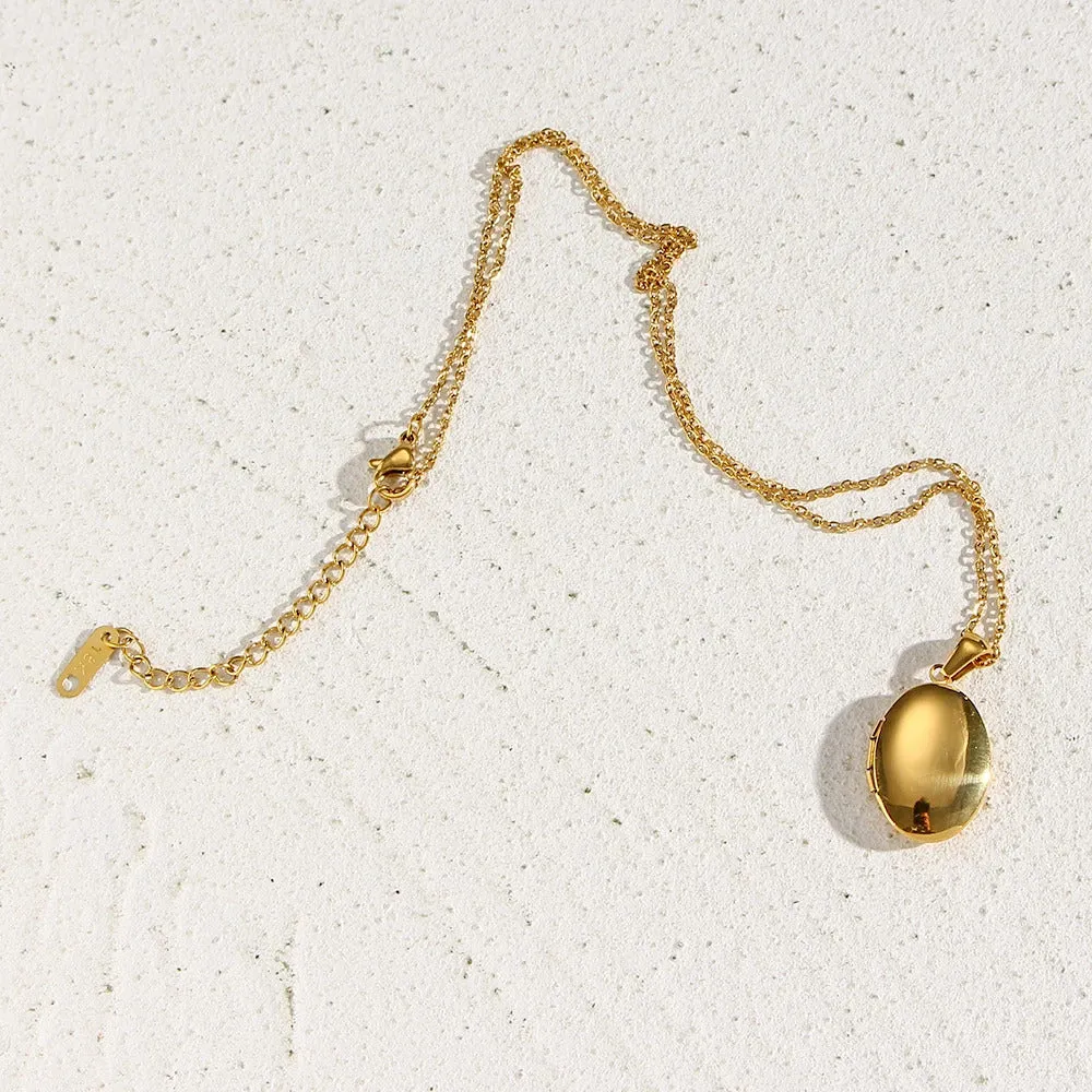 Oval Photo Locket Necklace