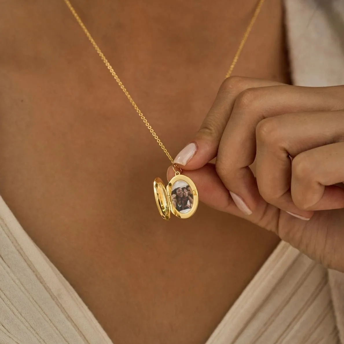 Oval Photo Locket Necklace