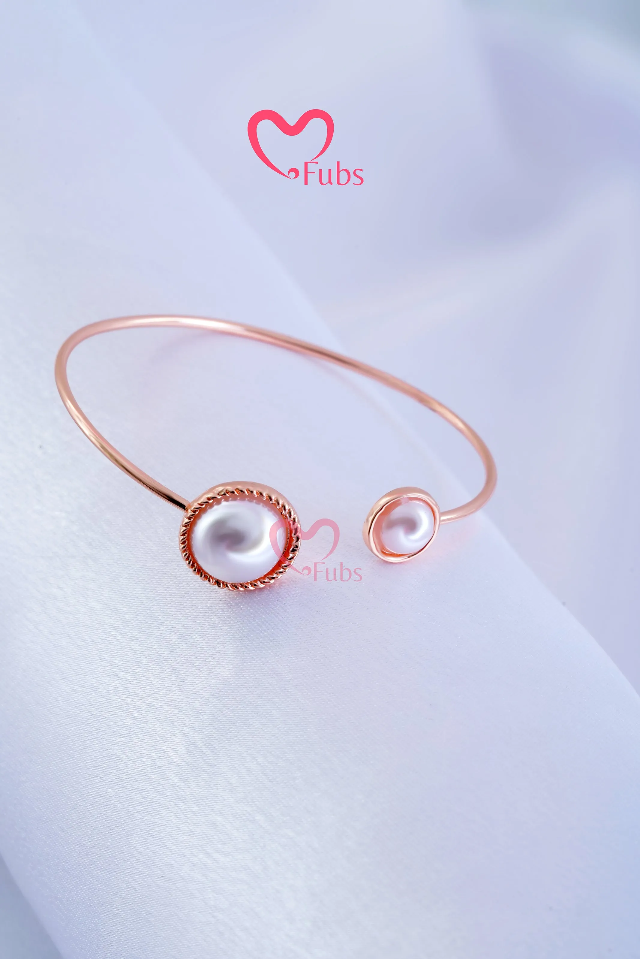 Pearl Essence Wristlet