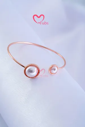 Pearl Essence Wristlet