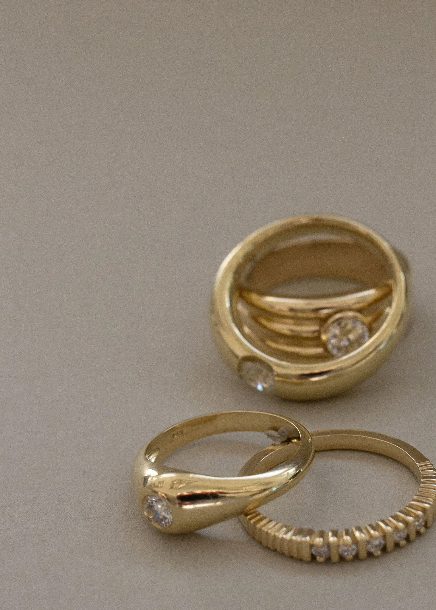 Round Signet Ring Diamond