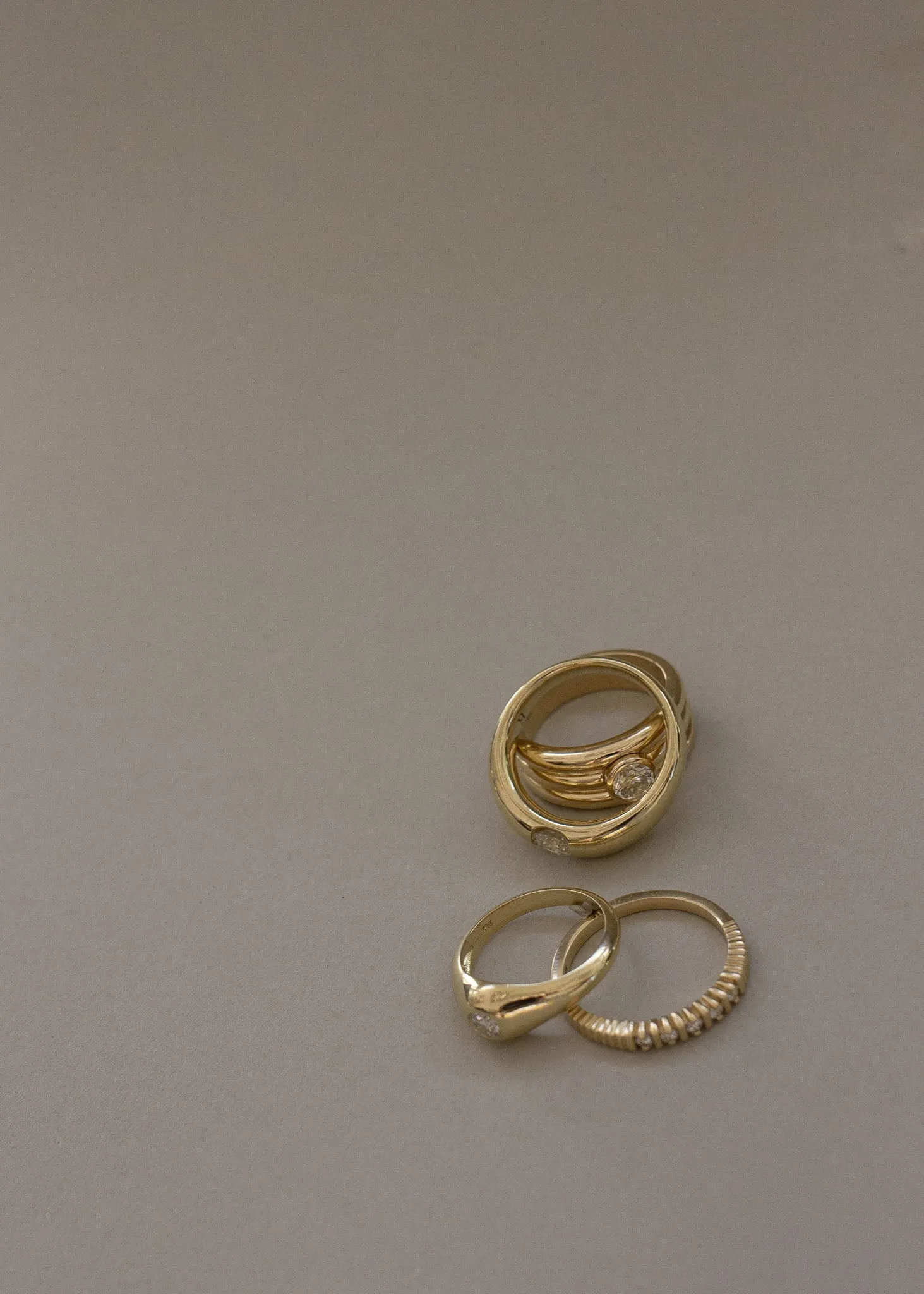 Round Signet Ring Diamond