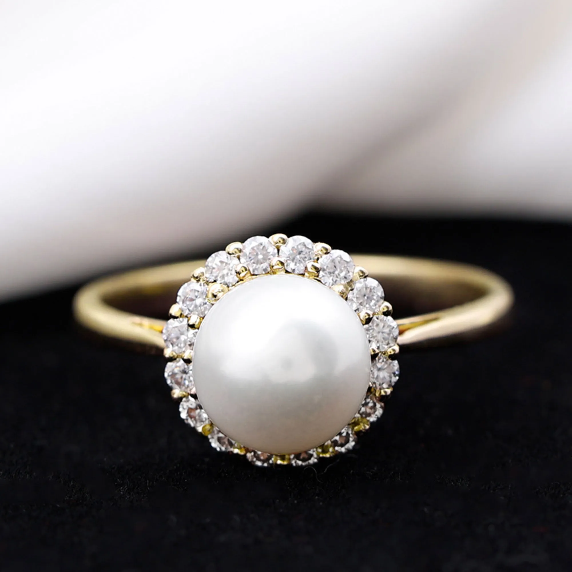 Simple Freshwater Pearl Ring with Diamond Halo