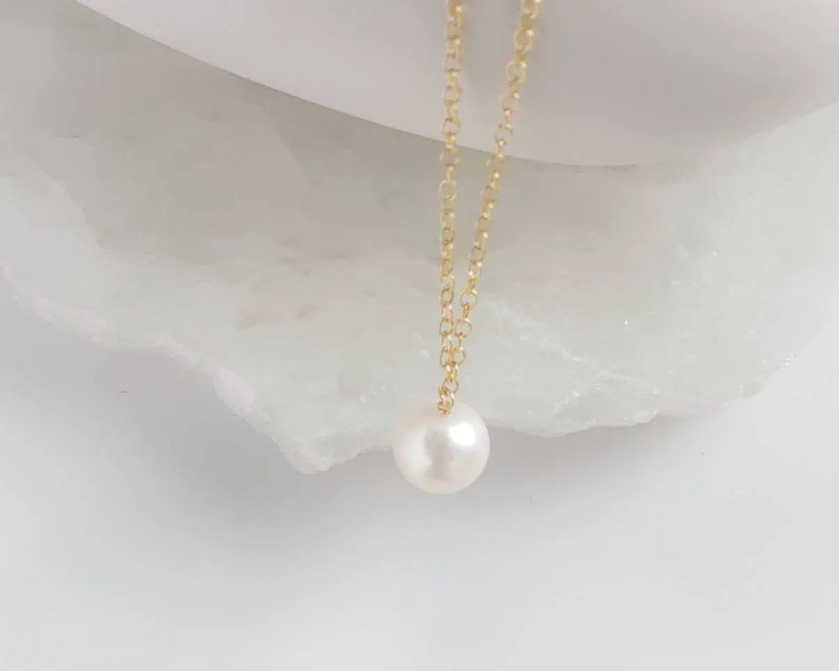 Single Pearl Drop Necklace