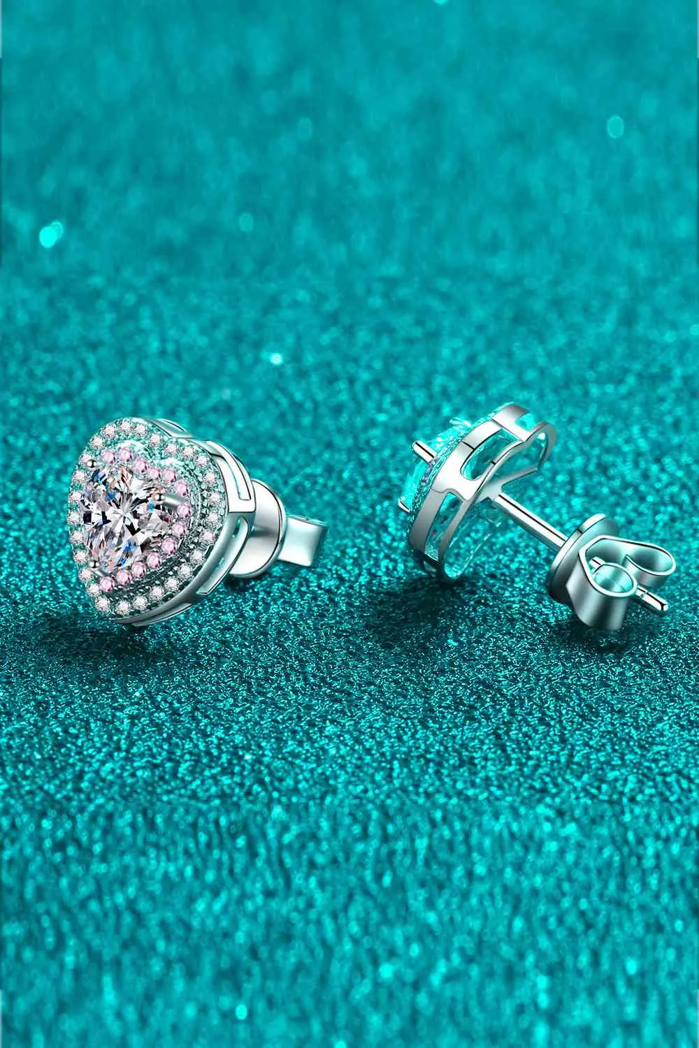 TEEK - La La La Heart Stud Earrings
