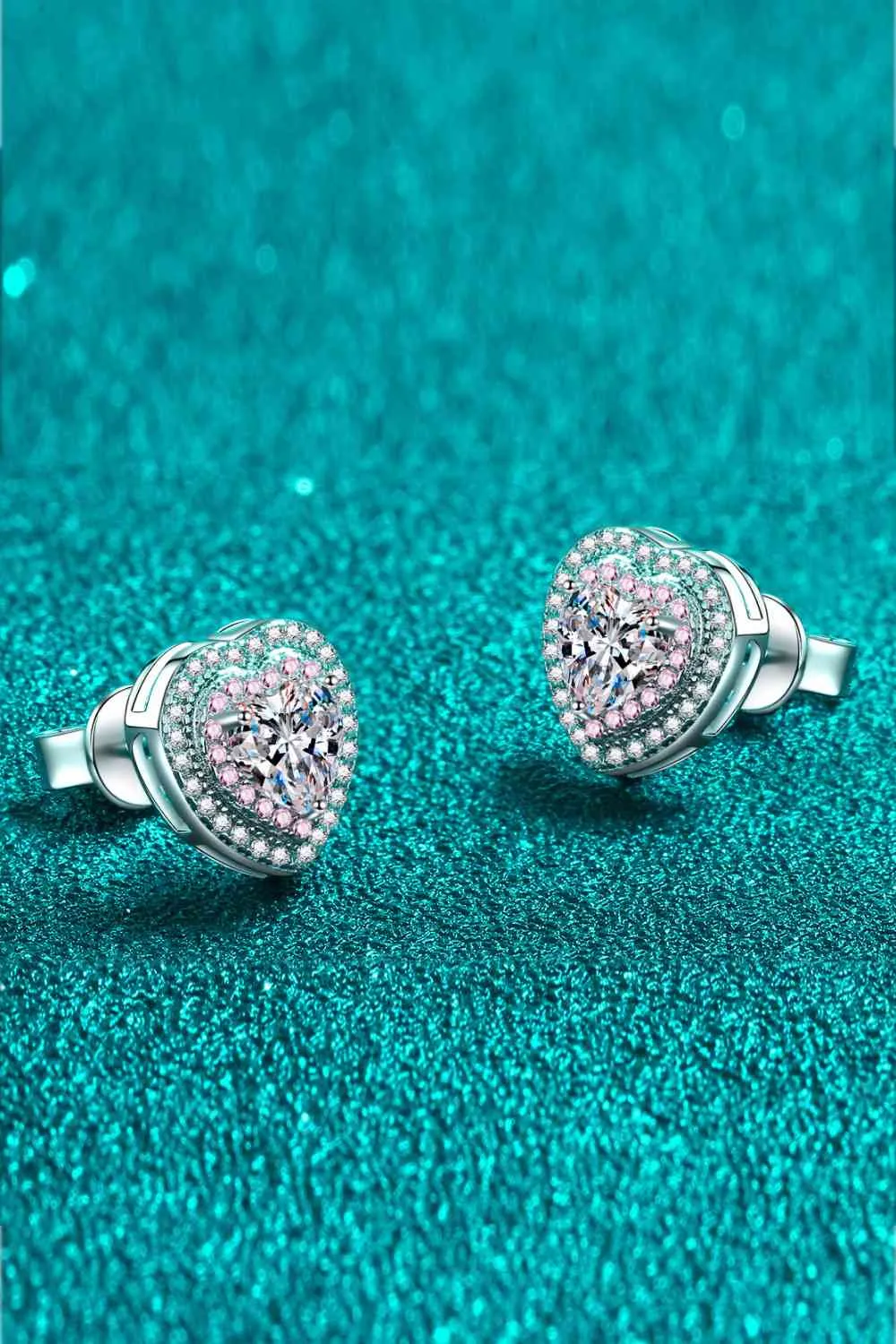 TEEK - La La La Heart Stud Earrings