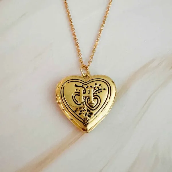 TEEK - Nostalgic Heart Initial Open Locket Necklace