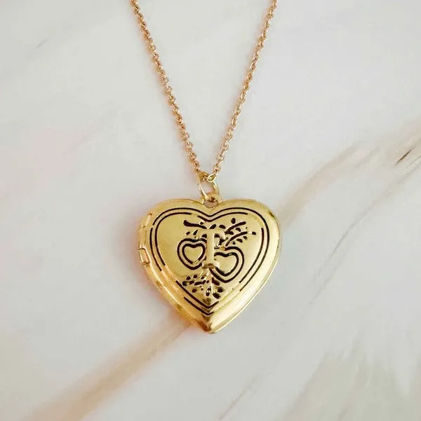 TEEK - Nostalgic Heart Initial Open Locket Necklace
