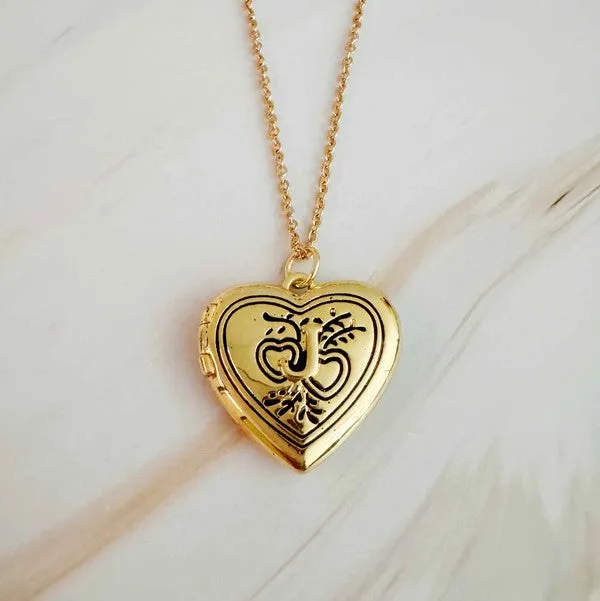 TEEK - Nostalgic Heart Initial Open Locket Necklace