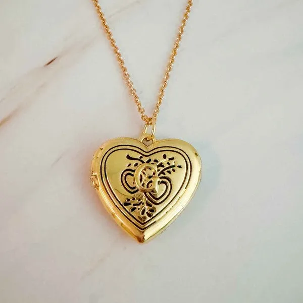 TEEK - Nostalgic Heart Initial Open Locket Necklace