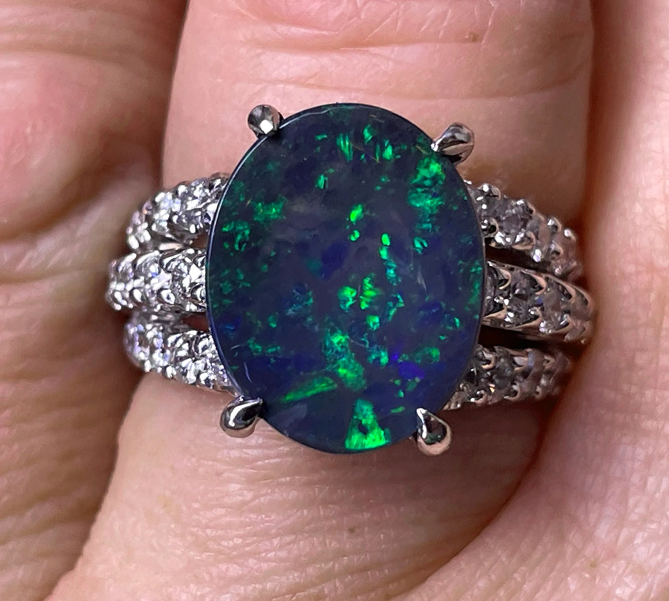 Vintage 6.0ctw Black Australian OPAL & Diamond Platinum Ring
