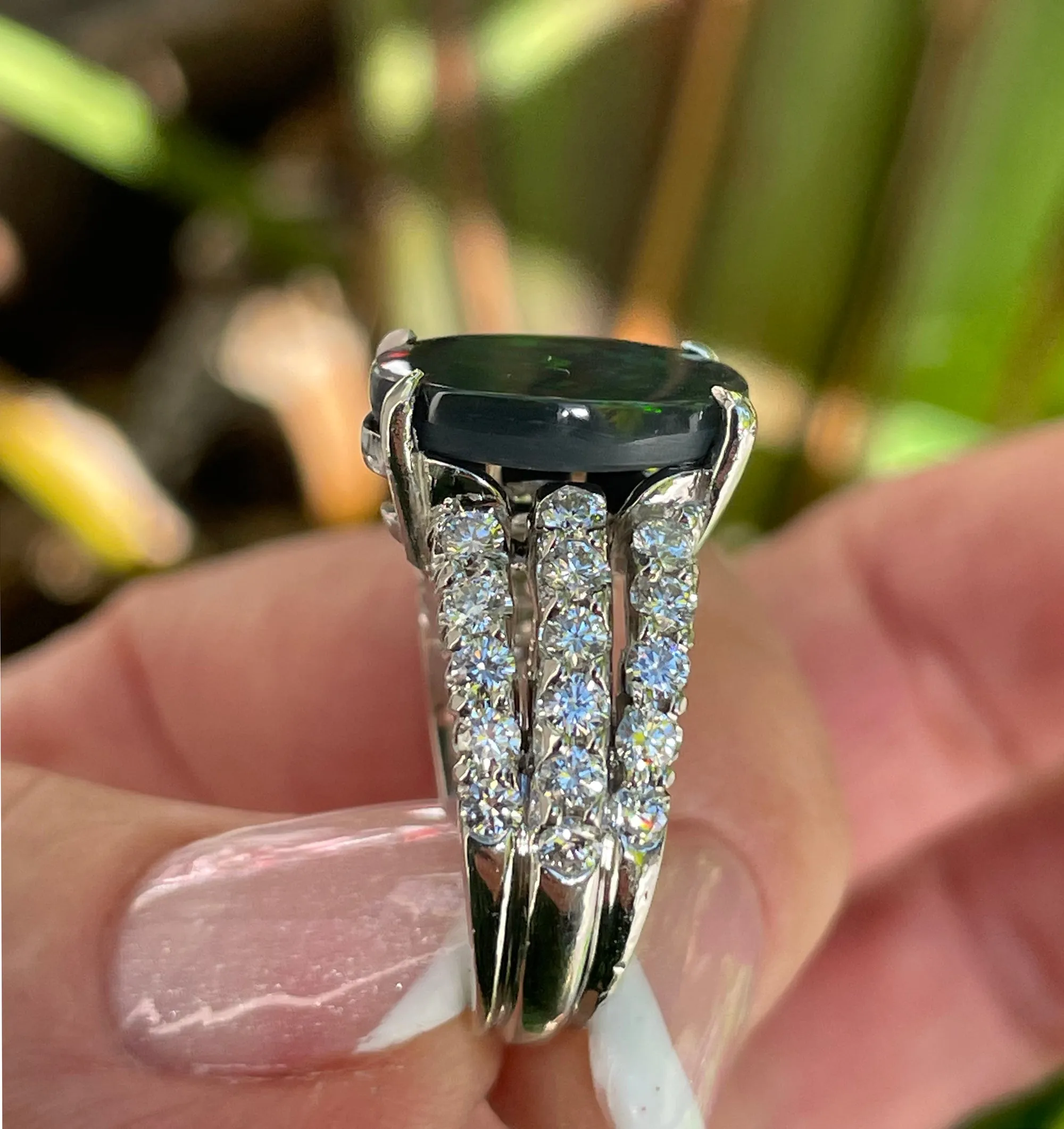 Vintage 6.0ctw Black Australian OPAL & Diamond Platinum Ring