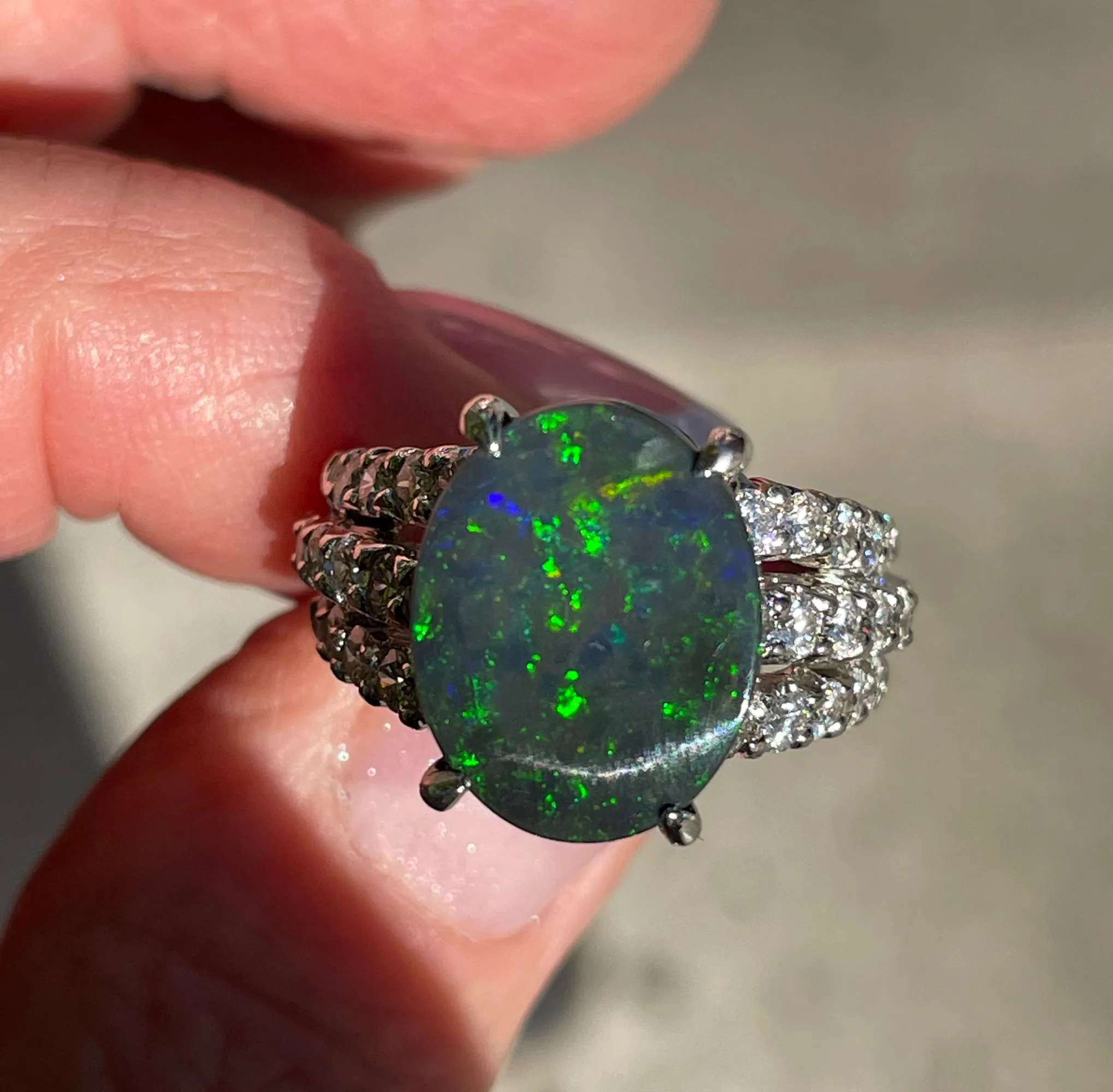 Vintage 6.0ctw Black Australian OPAL & Diamond Platinum Ring
