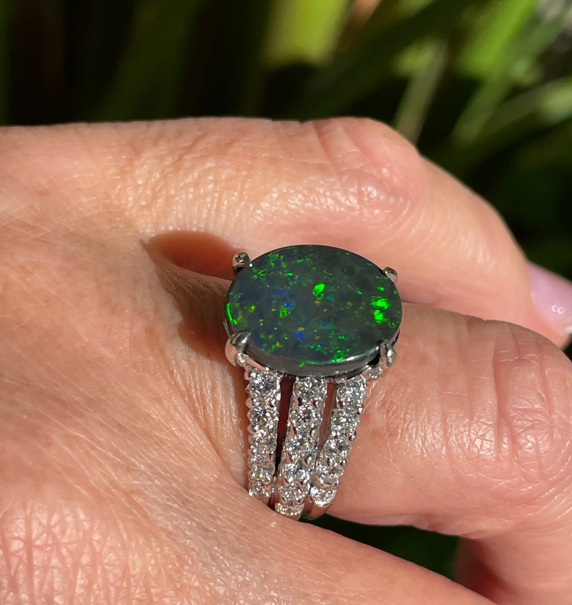 Vintage 6.0ctw Black Australian OPAL & Diamond Platinum Ring