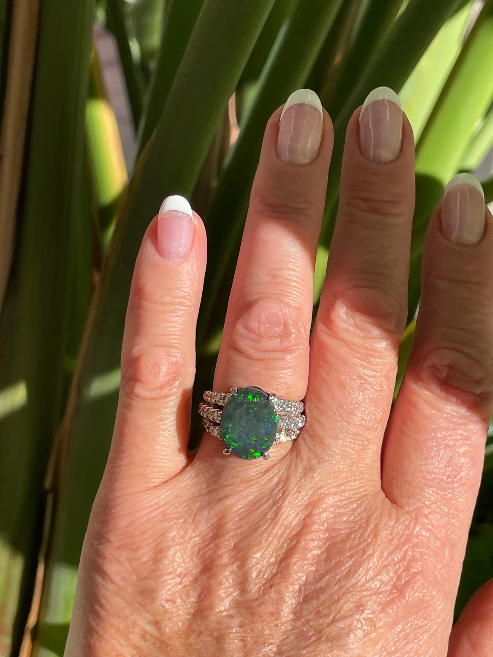 Vintage 6.0ctw Black Australian OPAL & Diamond Platinum Ring
