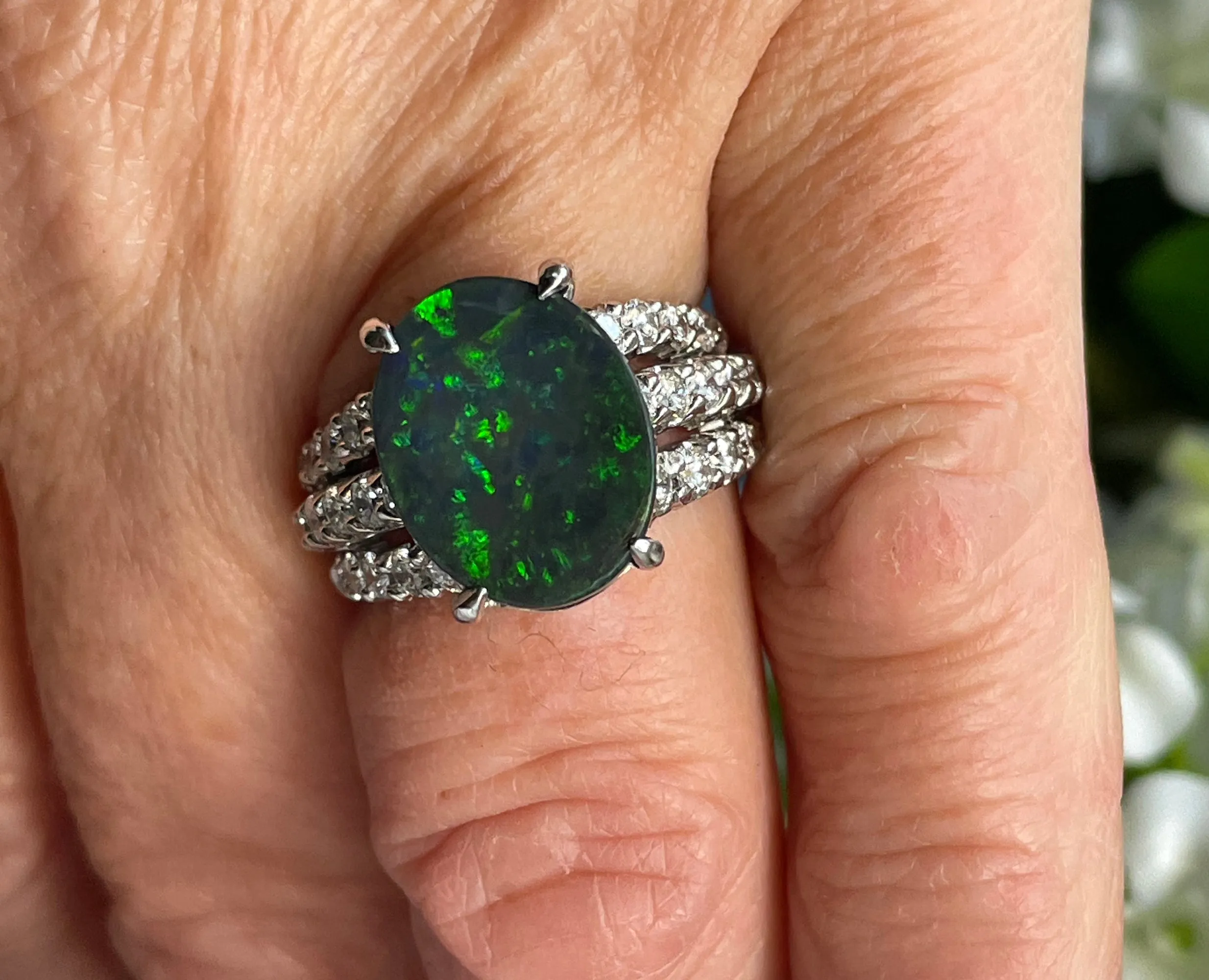 Vintage 6.0ctw Black Australian OPAL & Diamond Platinum Ring