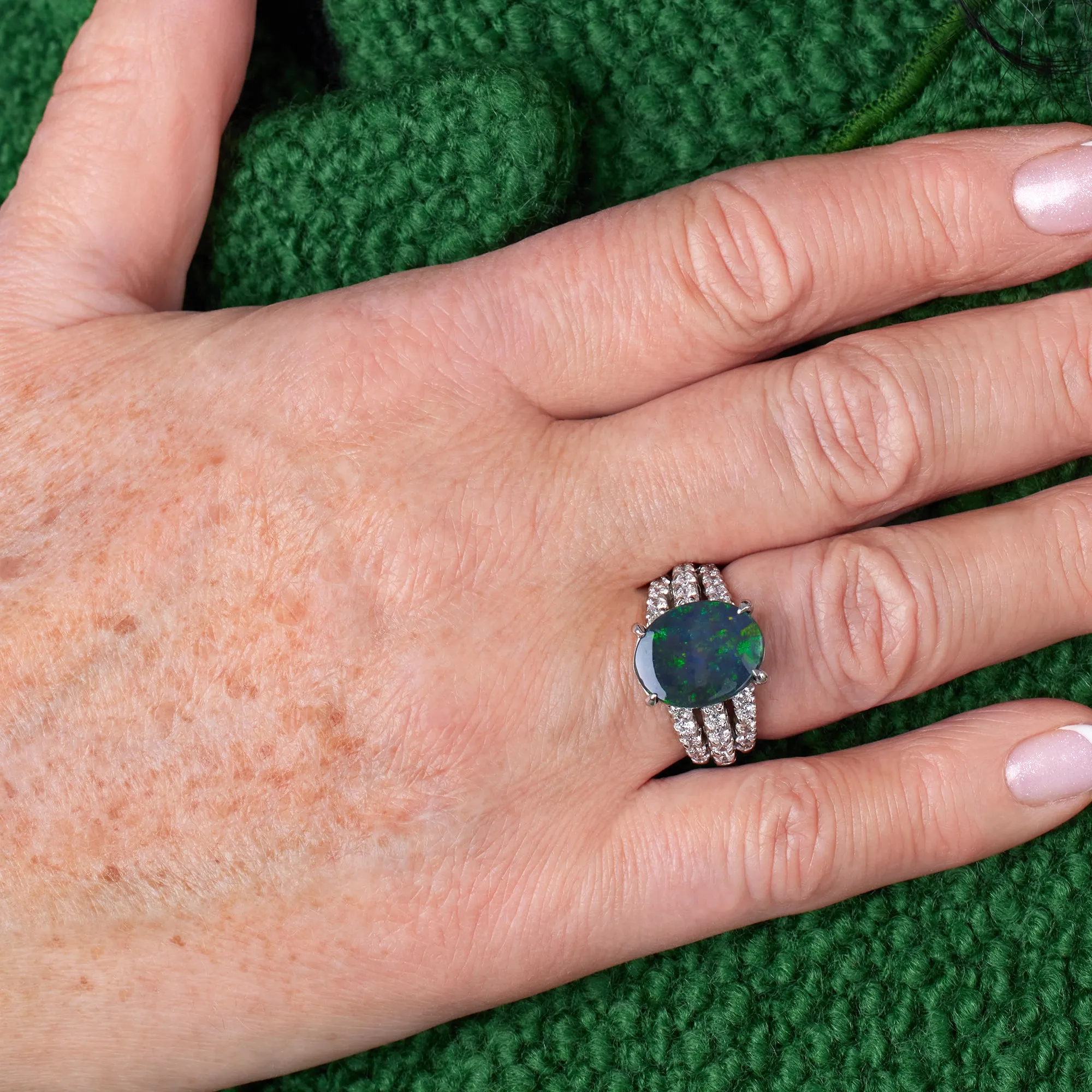 Vintage 6.0ctw Black Australian OPAL & Diamond Platinum Ring