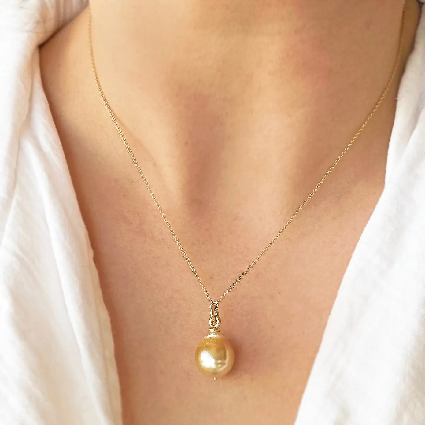 Yellow Gold Necklace with South Sea Pearl - "Cordeila"